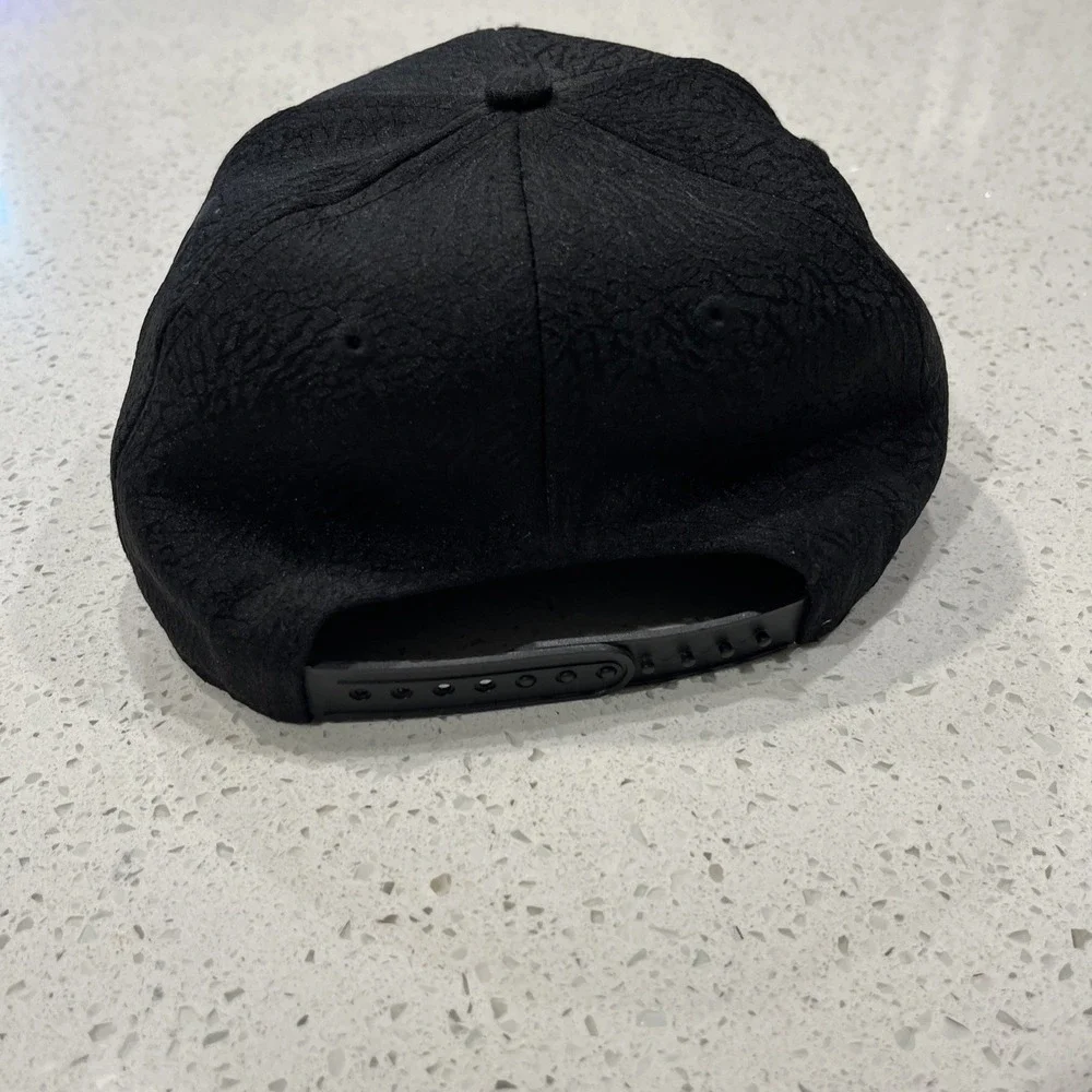 Air Jordan Youth Snapback Hat  Metal Jumpman Logo  Black